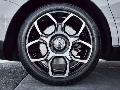 Used 2024 Rolls-Royce Cullinan Black Badge image 21