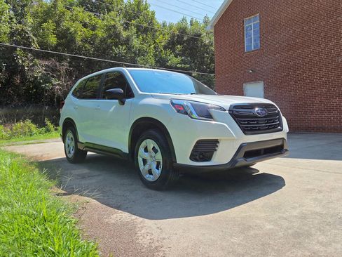 Used 2022 Subaru Forester AWD/4WD image 3