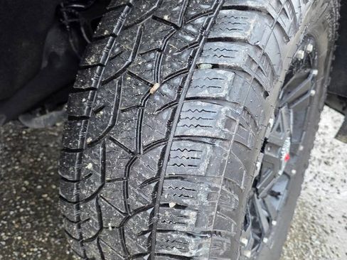 Used 2018 Chevrolet Silverado 1500 LT w/ LT Eassist Package image 17