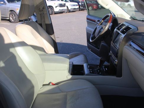 Used 2016 Lexus GX 460 Luxury image 38