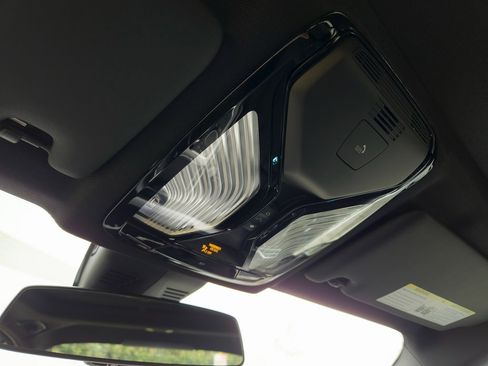 Used 2025 BMW 330i Sedan w/ Convenience Package image 19