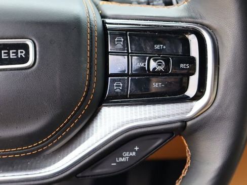 Used 2023 Jeep Grand Wagoneer L Series III AWD/4WD image 15