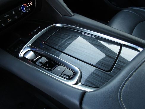 Used 2024 Buick Enclave Premium image 23