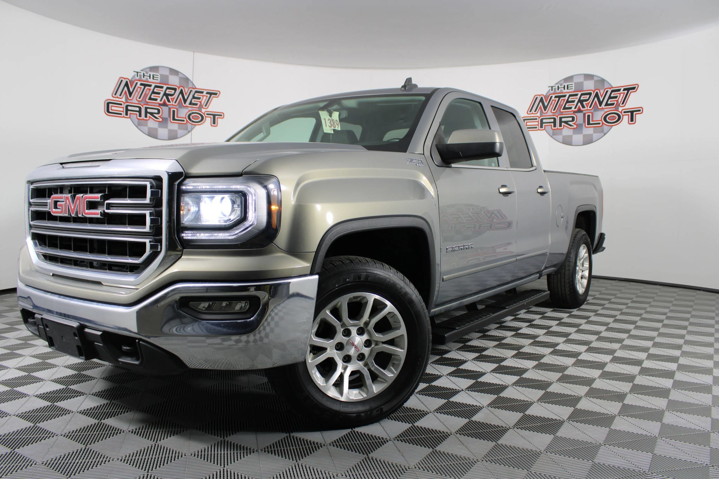 Used 2017 GMC Sierra 1500 SLE w/ SLE Value Package AWD/4WD image 1