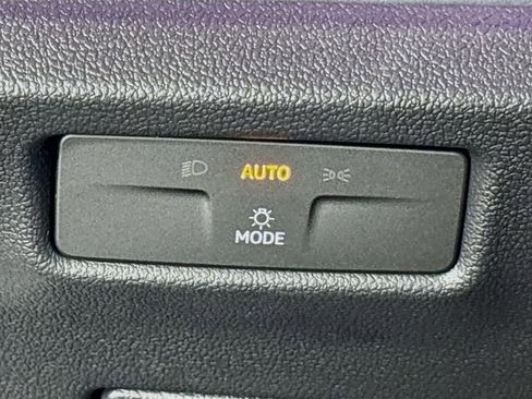 New 2025 Volkswagen Tiguan SE image 10