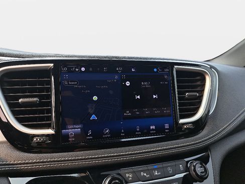 Certified 2023 Chrysler Pacifica Touring-L w/ Uconnect Theater Family Group AWD/4WD image 23
