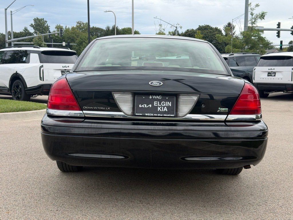 Used 2011 Ford Crown Victoria LX w/ Comfort Appearance Pkg RWD image 4