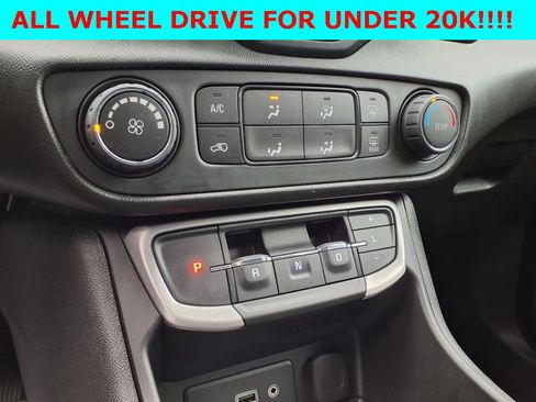 Used 2022 GMC Terrain SLE image 17