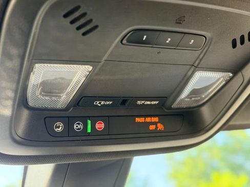 Used 2023 Chevrolet Traverse LT AWD/4WD image 18