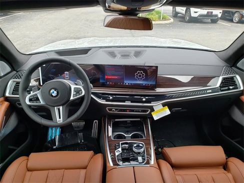 New 2026 BMW X7 M60i image 13