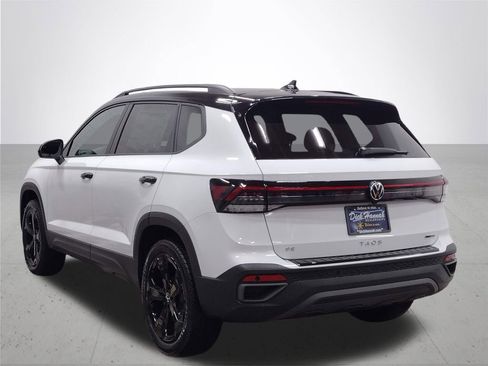 Certified 2025 Volkswagen Taos SE AWD/4WD image 11