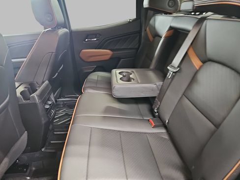 Used 2025 GMC Canyon AT4 w/ Technology Plus Package AWD/4WD image 17