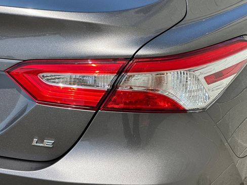 Used 2018 Toyota Camry LE FWD image 35