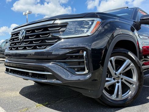 Used 2024 Volkswagen Atlas Cross Sport SEL R-Line AWD/4WD image 33
