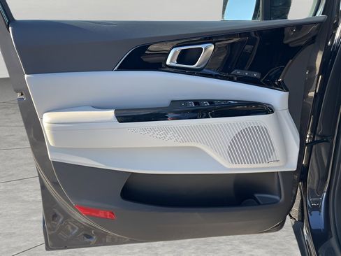 Used 2022 Kia Carnival SX Prestige image 26