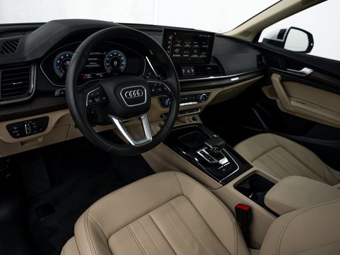 Used 2023 Audi Q5 2.0T Premium Plus w/ Premium Plus Package AWD/4WD image 9