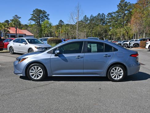 Used 2024 Toyota Corolla LE w/ LE Convenience Package image 2