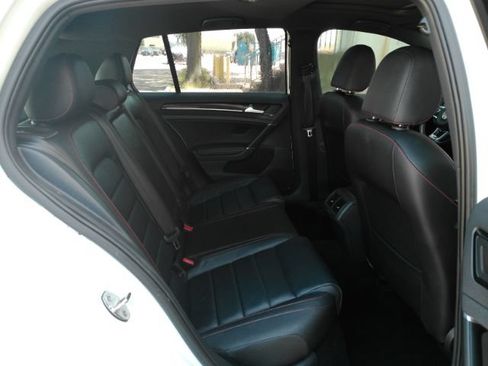 Used 2017 Volkswagen GTI SE FWD image 23