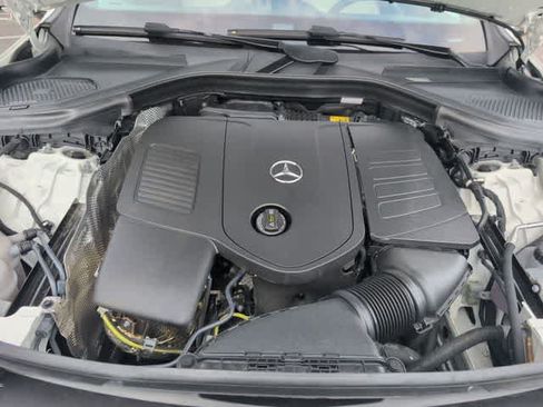 Used 2025 Mercedes-Benz GLC 350e 4MATIC image 13