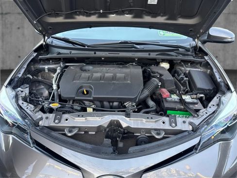 Used 2017 Toyota Corolla SE w/ SE Premium Package FWD image 11