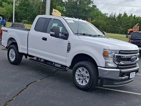 Certified 2022 Ford F250 XLT AWD/4WD image 2