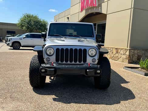 Used 2016 Jeep Wrangler Unlimited Rubicon w/ Connectivity Group image 5