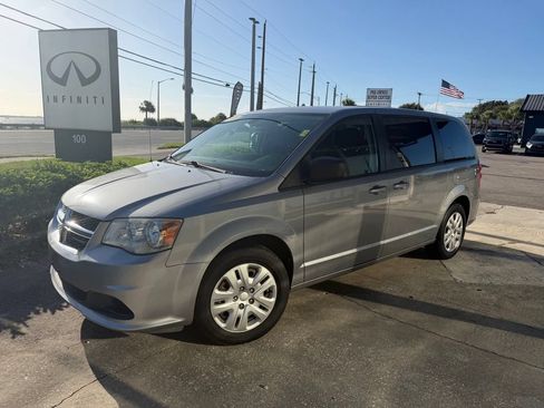 Used 2018 Dodge Grand Caravan SE w/ UConnect Hands-Free Group FWD image 1