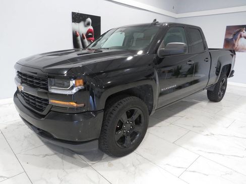 Used 2018 Chevrolet Silverado 1500 Custom w/ Custom Convenience Package AWD/4WD image 7