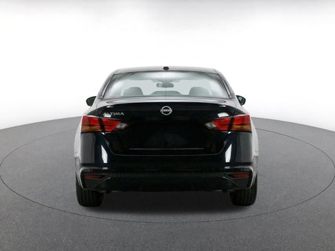 Used 2025 Nissan Altima 2.5 SV FWD image 8