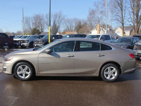 Used 2024 Chevrolet Malibu LT image 2