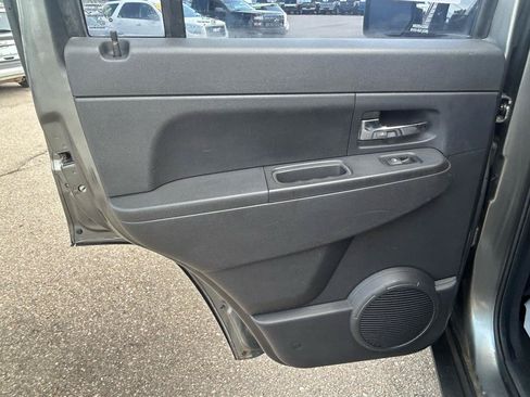 Used 2012 Jeep Liberty Sport AWD/4WD image 13