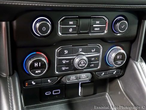 Used 2022 Chevrolet Tahoe Z71 w/ Luxury Package image 19