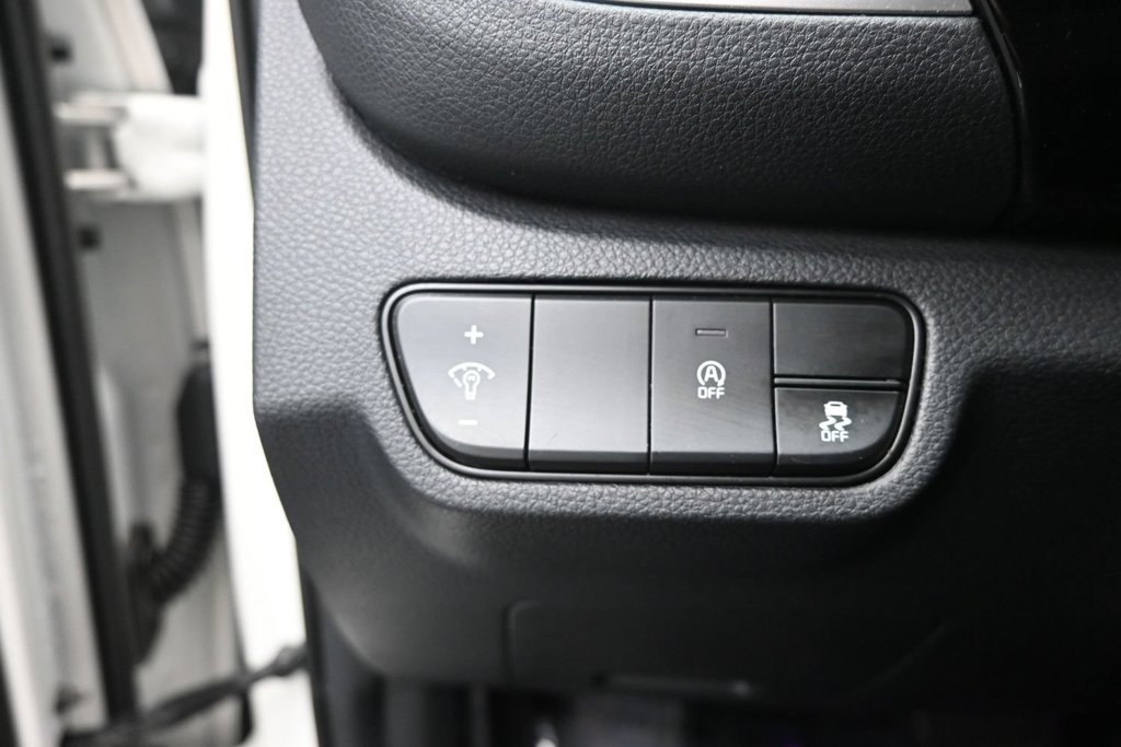 Certified 2025 Kia Seltos S FWD image 32