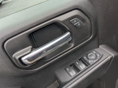 Used 2022 Chevrolet Silverado 2500 Custom w/ Custom Value Package image 15