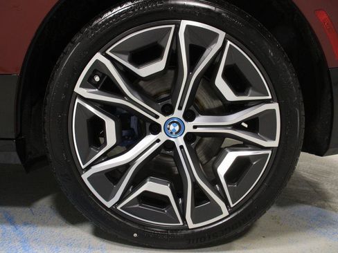 Used 2025 BMW iX xDrive50 image 28