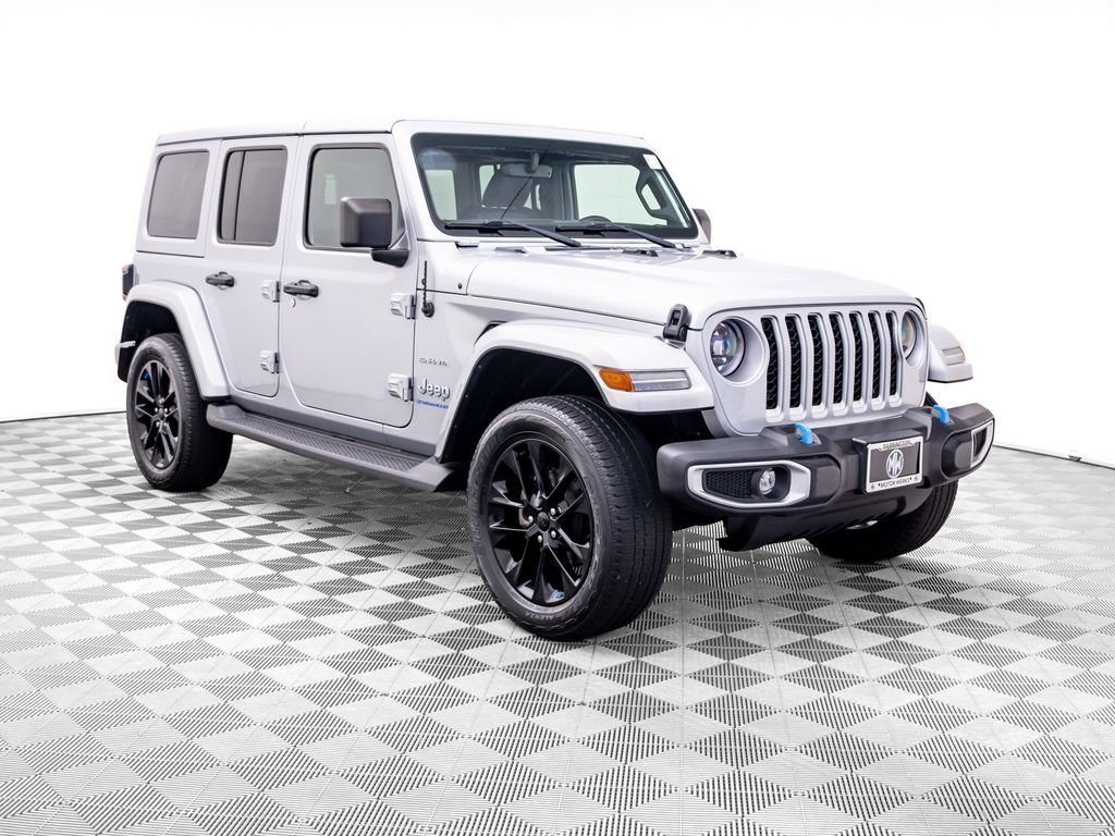Used 2023 Jeep Wrangler Unlimited Sahara w/ Cold Weather Group AWD/4WD image 7
