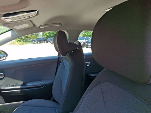 Used 2025 Kia K4 FWD image 25