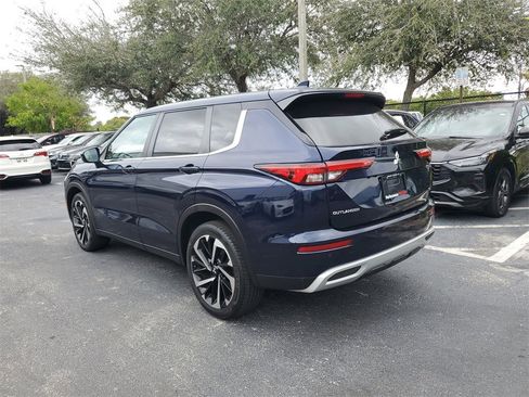 Used 2023 Mitsubishi Outlander SE image 4