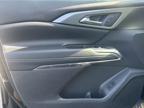 Used 2025 Chevrolet Traverse LT image 14