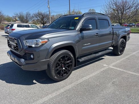 Used 2017 Toyota Tacoma TRD Off-Road w/ Tow Package image 5