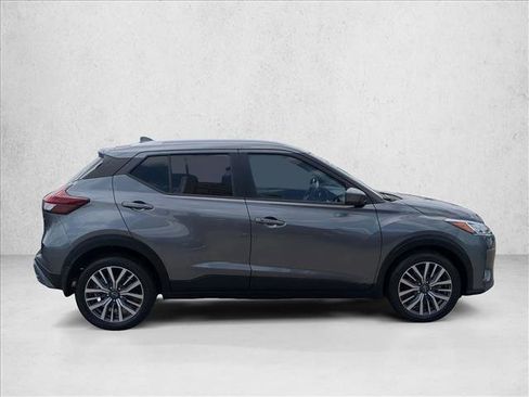 Used 2024 Nissan Kicks SV FWD image 4