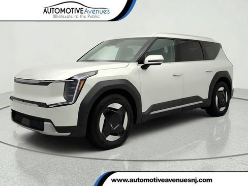 Used 2026 Kia EV9 Wind AWD/4WD image 1