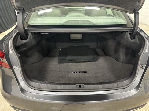 Used 2016 Toyota Avalon XLE Premium FWD image 32