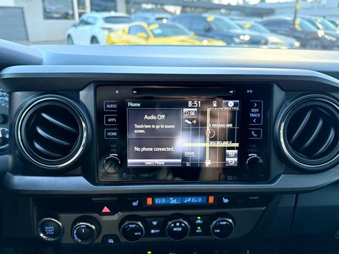 Used 2017 Toyota Tacoma TRD Off-Road AWD/4WD image 32