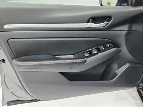 Certified 2025 Nissan Altima 2.5 SR image 19