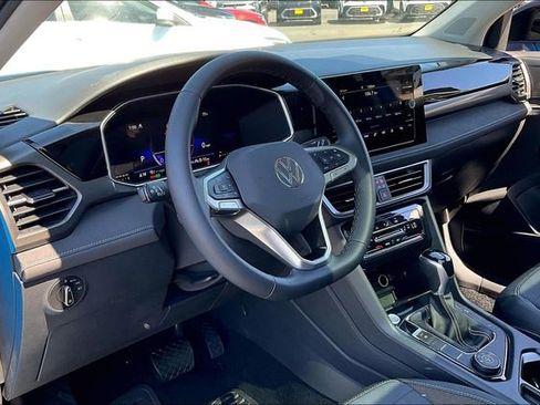 New 2025 Volkswagen Taos SE AWD/4WD image 7
