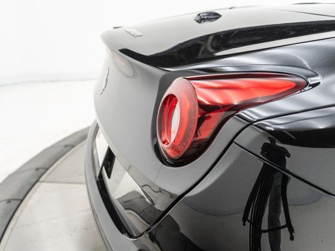 Used 2017 Ferrari California T RWD image 27