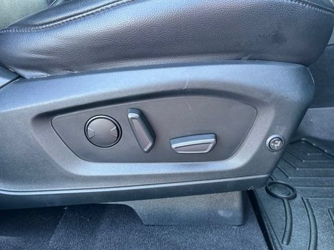 Used 2020 Ford Explorer XLT w/ Equipment Group 202A AWD/4WD image 24