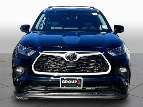 Used 2023 Toyota Highlander XLE AWD/4WD image 4