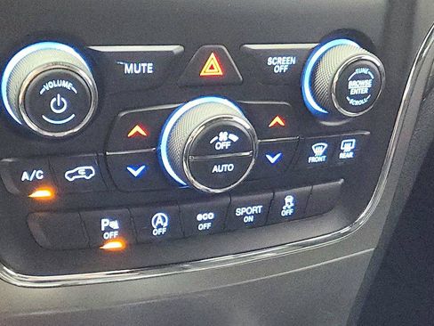 Used 2018 Jeep Grand Cherokee Laredo AWD/4WD image 28